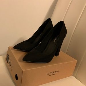 Le Chateau black pointy toe pump, wide heel, 8